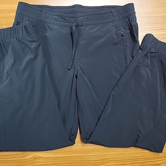 Athleta Pants - Athleta La Viva Capri Womens Joggers Sz 2 Black Cropped Stretch Pants 63791